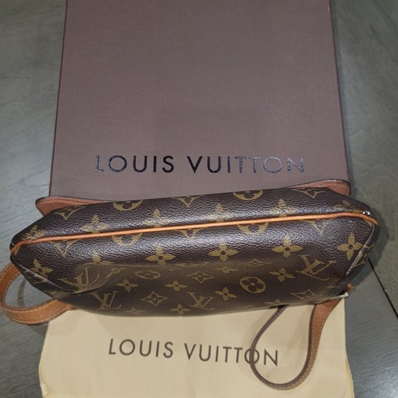 Louis Vuitton Musette Tango - Picture 8 of 10